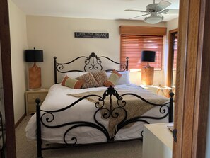 1 bedroom, iron/ironing board, internet, bed sheets - Catalina Private Paradise in Hamilton Cove (Avalon)
