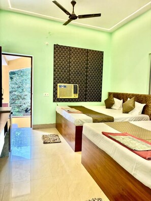 Quarto solteiro clássico, sacada, vista para o rio | Wi-Fi de cortesia