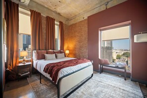 2 bedrooms, iron/ironing board, WiFi - Vintage Chic Loft w/ Free Valet, Pool, Gym (Dallas)