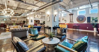 Vintage Chic Loft w/ Free Valet, Pool, Gym