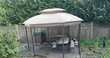 Cozy 3-Bedroom Getaway w/ AC & Free Parking Near Boston