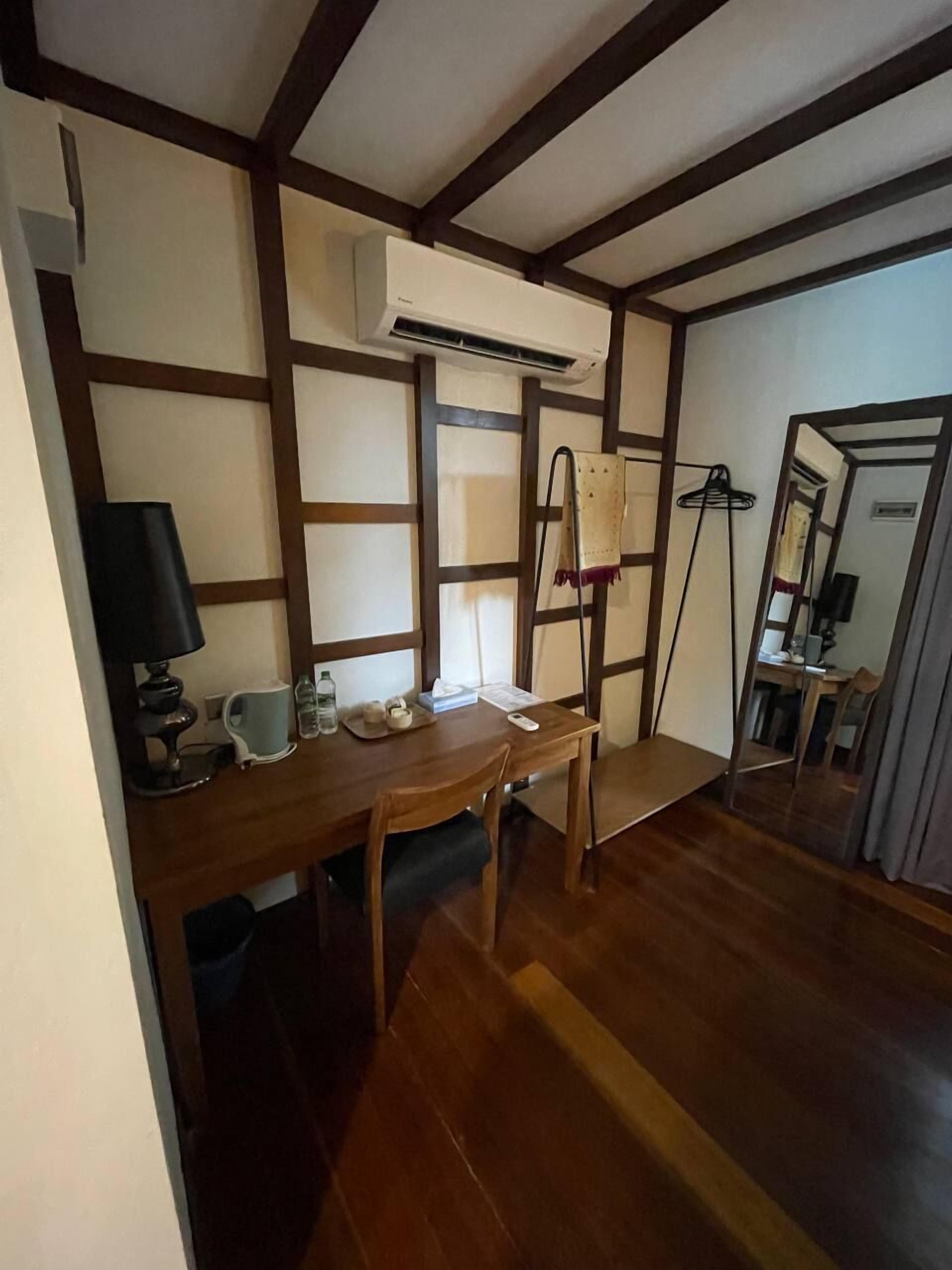 Quarto casal | Escrivaninha