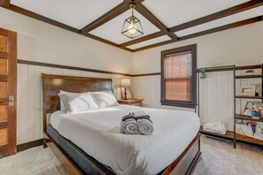 4 bedrooms, desk, iron/ironing board, WiFi - Amazing Views, Fire Pit, Mtn Getaway , EV Charger (Cascade-Chipita Park)