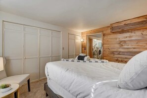 4 bedrooms, desk, iron/ironing board, WiFi