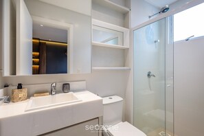 Basic Apartment | Bathroom | Shower