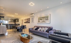 Departamento | Área de sala de estar | Smart TV de 32 pulgadas con canales digitales 