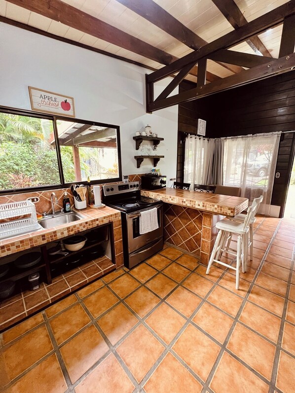 Microwave, oven, stovetop - Oasis La Fortuna- Tiny House with AC
5 minutes from La Fortuna Downtown (La Fortuna)