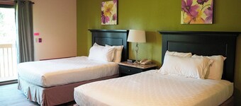 Charming 2-bedroom condo in lovely Mishicot only 32 miles from Green Bay!