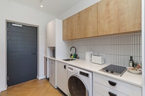 Fridge, microwave, stovetop, electric kettle