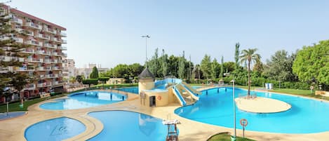 Een seizoensgebonden buitenzwembad