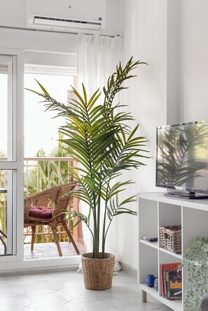 Studio, Balcony | Living area
