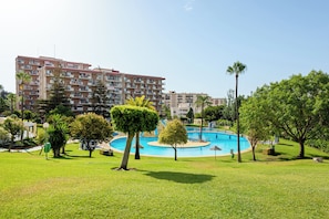 Studio, balcon | Vue sur le jardin