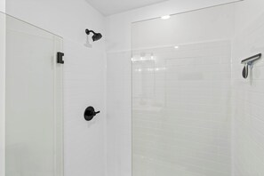 Bathroom - Easy Escape Stay for 8 (Hurricane)