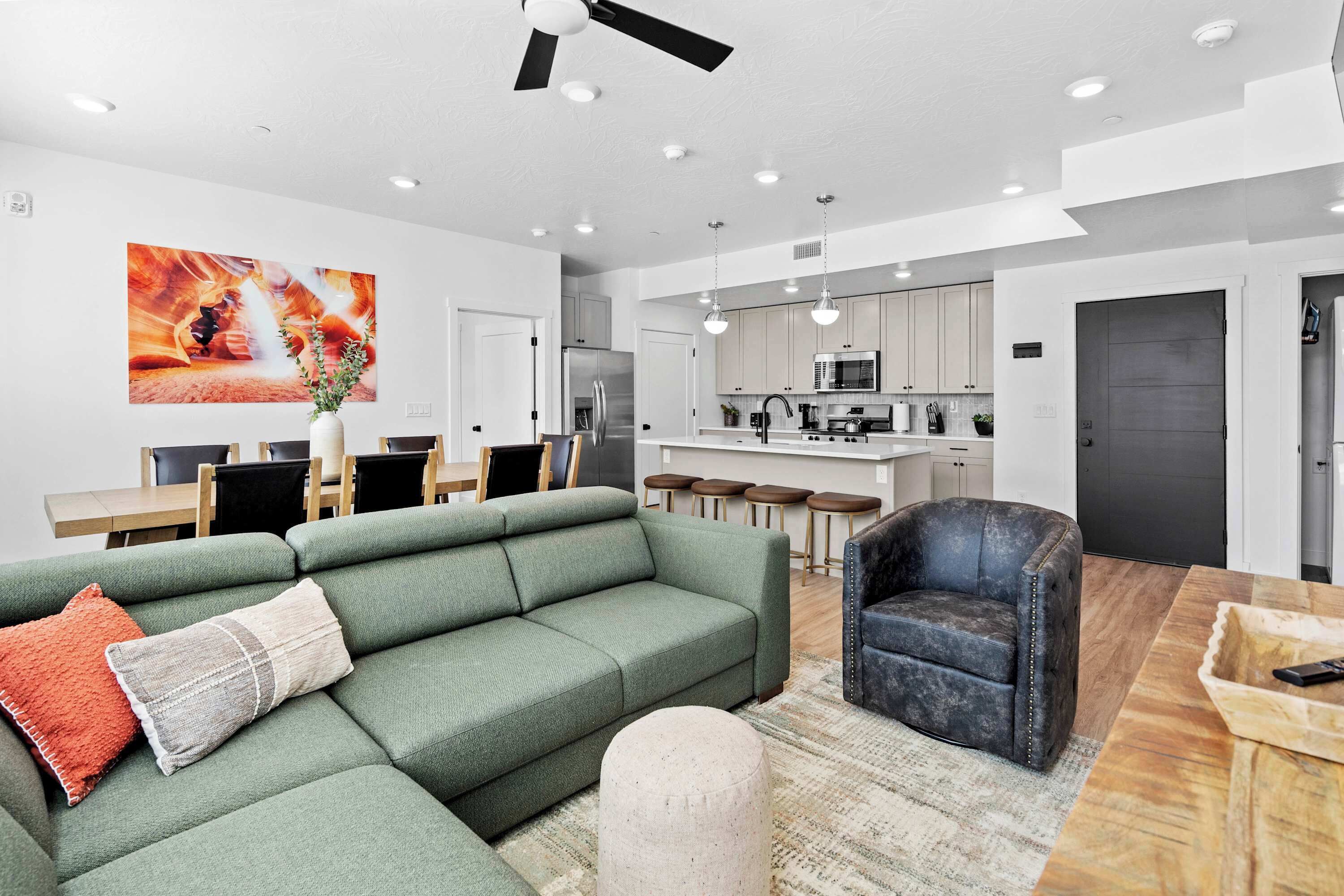 콘도, 침대(여러 개), 주방 (Easy Escape) | 거실 공간 | 디지털 채널 시청이 가능한 42인치 평면 TV