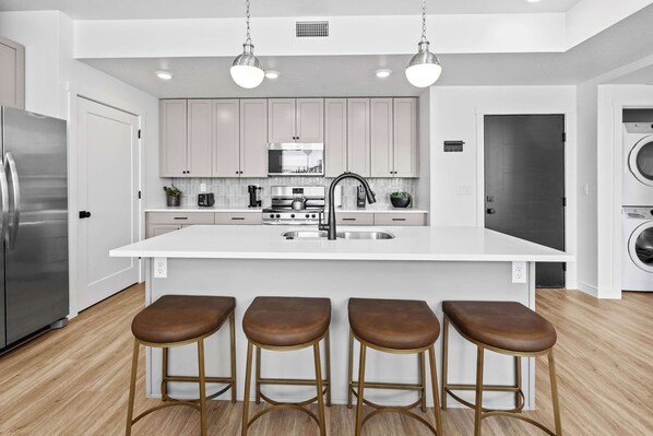 Condo, Multiple Beds, Kitchen (Easy Escape) | Private kitchen | Fridge, microwave, oven, stovetop - Easy Escape Stay for 8 (Hurricane)