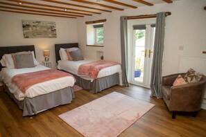2 bedrooms, travel crib, free WiFi, bed sheets