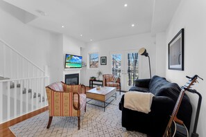 Smart TV, fireplace