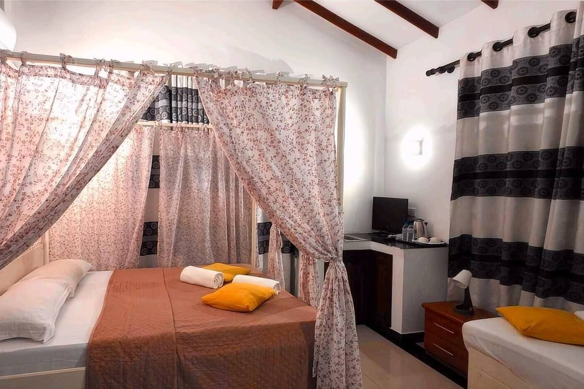 Family Room | Blackout curtains, soundproofing, free WiFi