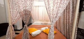 Blackout curtains, soundproofing, free WiFi