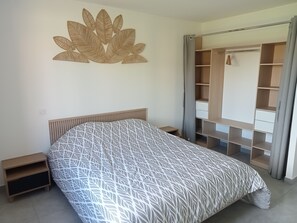 3 bedrooms, iron/ironing board, travel crib, free WiFi - Vacation home in rural village (Boisset-et-Gaujac)