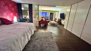 1 bedroom, desk, iron/ironing board, WiFi