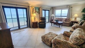 TV, DVD player - Welcome to your beachfront paradise getaway! PH3 is a stunning Gulf Front condo rental with breathtaking views from all three screened lanais. (Fort Myers Beach)