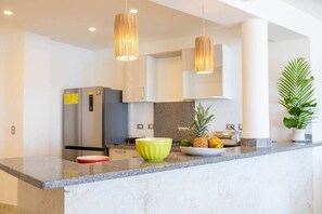 Fridge, stovetop