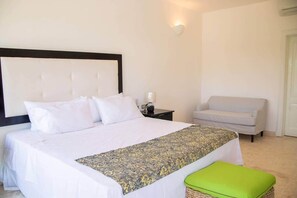 2 bedrooms, in-room safe, WiFi, bed sheets - Beachfront penthouse: Bahia Coson, Samana RD (Las Terrenas)