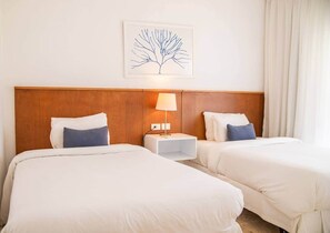 3 bedrooms, in-room safe, WiFi, bed sheets