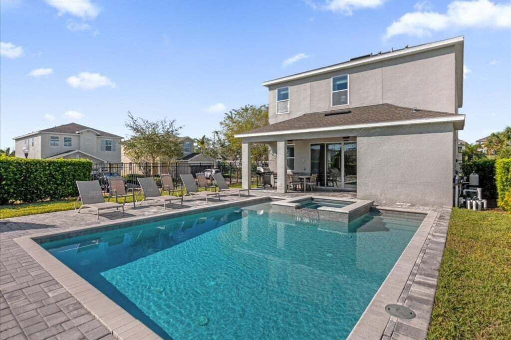 Et oppvarmet basseng