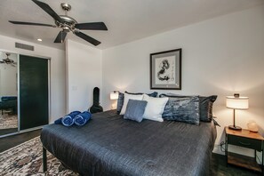 1 bedroom, iron/ironing board, free WiFi, bed sheets - Old Town Scottsdale 1 Bdrm Condo in Prime Location! (Scottsdale)