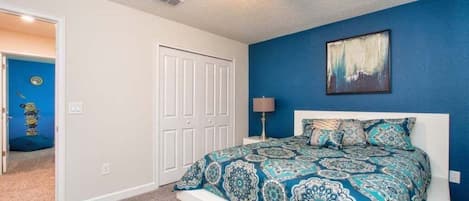 6 bedrooms, iron/ironing board, WiFi, bed sheets