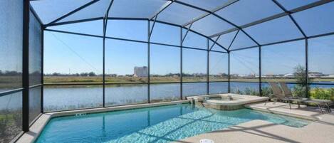 Een verwarmd zwembad