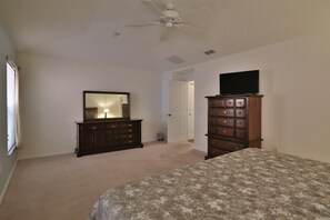 4 bedrooms, iron/ironing board, WiFi, bed sheets