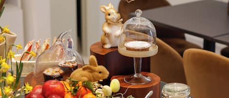 Free daily continental breakfast