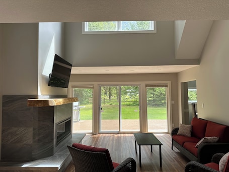 Interior. Family Vacation Home in Bella Coola / Hagensborg