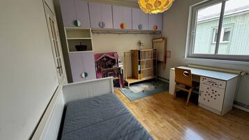 2 bedrooms, desk, iron/ironing board, free WiFi