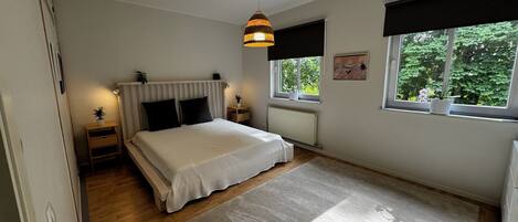 2 bedrooms, desk, iron/ironing board, free WiFi