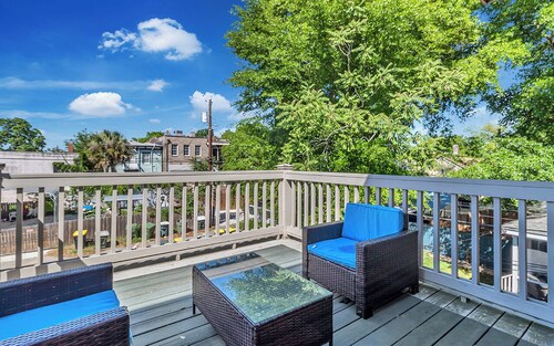 Mildred’s Veranda Retreat, At Dueling Sisters Inn, Cozy and comfortable