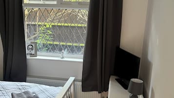 3 bedrooms, iron/ironing board, WiFi, bed sheets