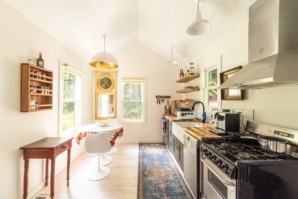 Micro-ondes, four, plaque de cuisson, lave-vaisselle