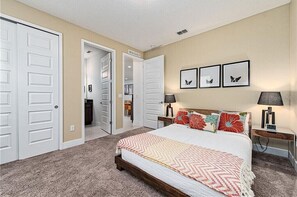 8 habitaciones, tabla de planchar con plancha, wifi y ropa de cama 
