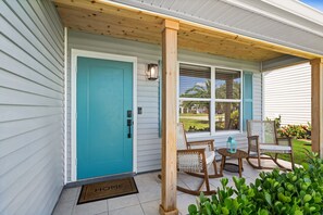 Terrace/patio - NEW! Coastal Retreat - Near Beach & Mercato Naples (Naples)