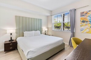 3 bedrooms, iron/ironing board, WiFi, bed sheets - Last Minute Disney Getaway! Luxury Condo with Private Balcony. Book Now! #93997 (Orlando)