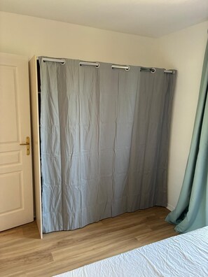 1 bedroom, iron/ironing board, bed sheets - 302, LE VIRGINIA, near the center of Grasse (Grasse)