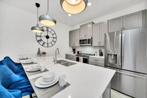 Fridge, microwave, oven, stovetop - Last Minute Disney Getaway! Townhouse with Private Pool. Book Now! #56931 (Orlando)