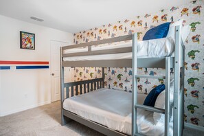 5 bedrooms, iron/ironing board, WiFi, bed sheets