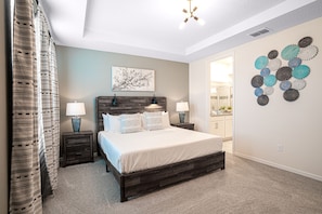 5 habitaciones, tabla de planchar con plancha, wifi y ropa de cama
