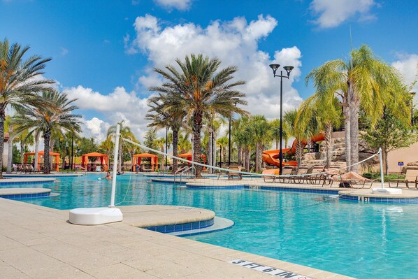 حمّام سباحة مُدفَّأ