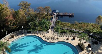 New Listing -- Beautiful Lakefront condo near Disney